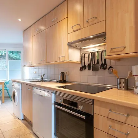 Апартаменти Hills With Seaview