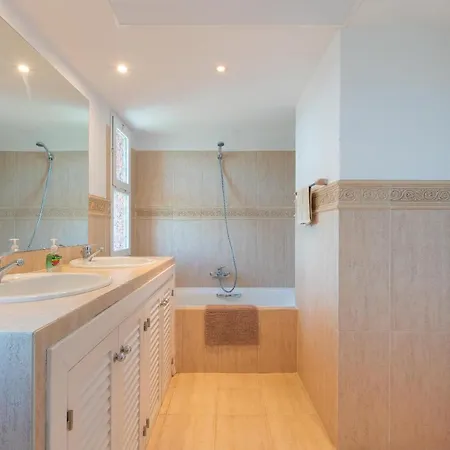 Апартаменти Hills With Seaview *