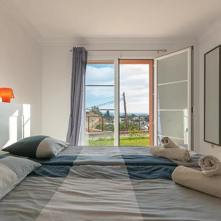 Апартаменти Hills With Seaview