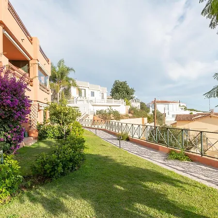 Hills With Seaview Апартаменти *