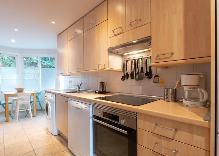 Апартаменти Hills With Seaview