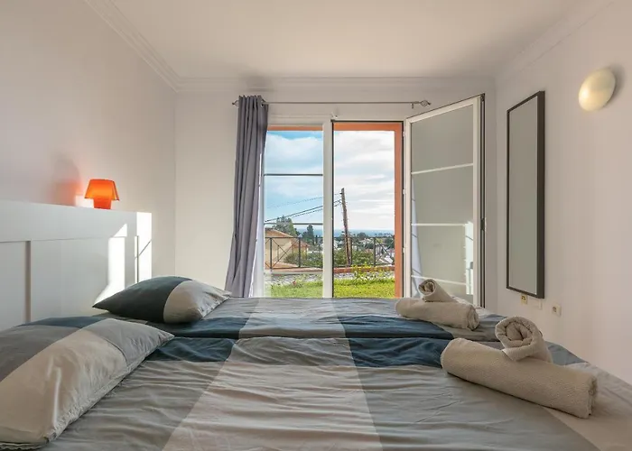 Apartment Hills With Seaview