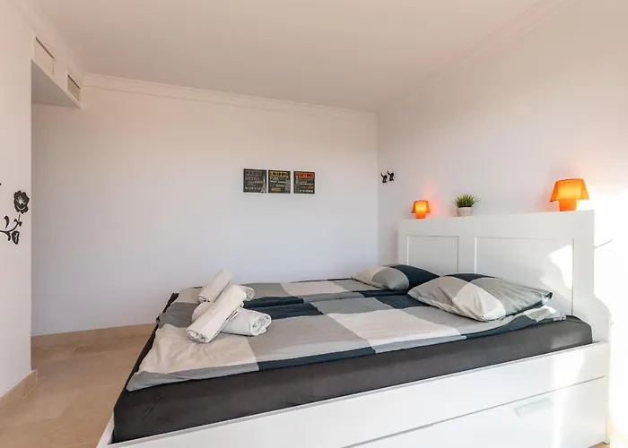 Hills With Seaview * フエンヒロラ