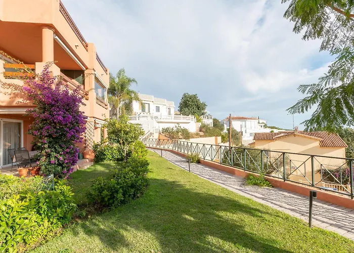 Hills With Seaview Апартаменти *